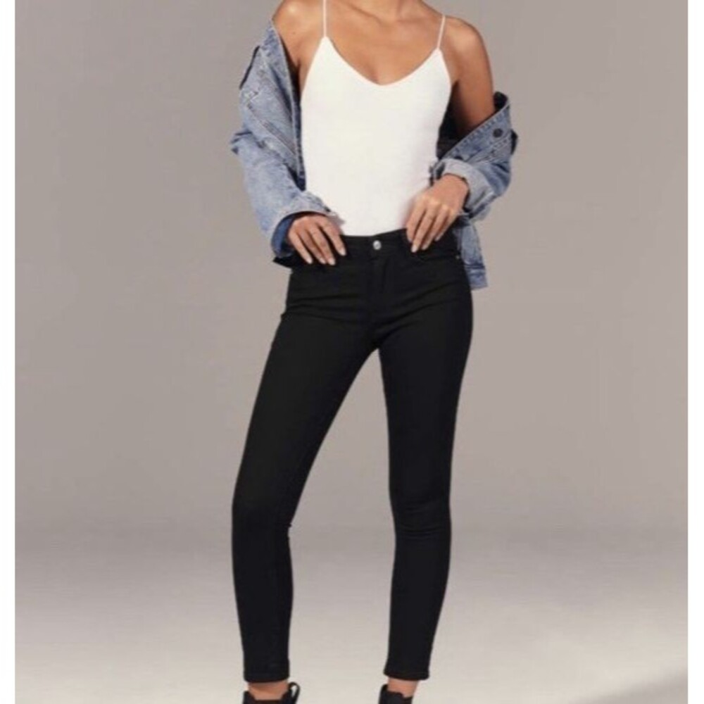 Abercrombie & Fitch Harper Ankle Black Denim Jeans Women’s Size 28/6R NWT
